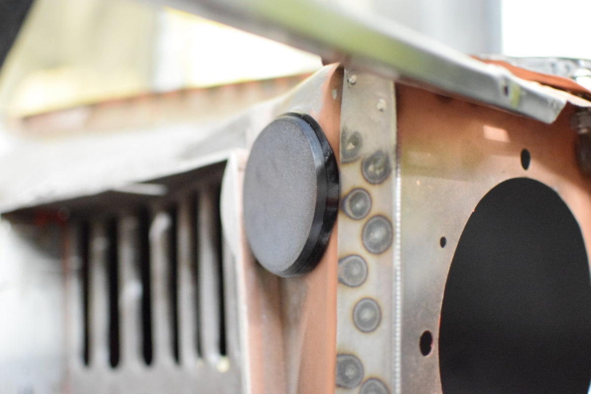 Close-up of the clip-in fresh air blank fitted to a Classic Mini Clubman inner wing