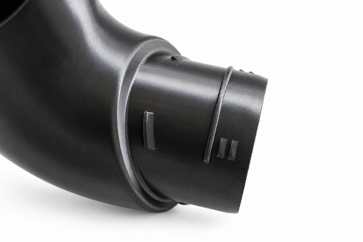 Push-fit outlet and retaining features on the Classic Mini CZH1300 right-hand air scoop
