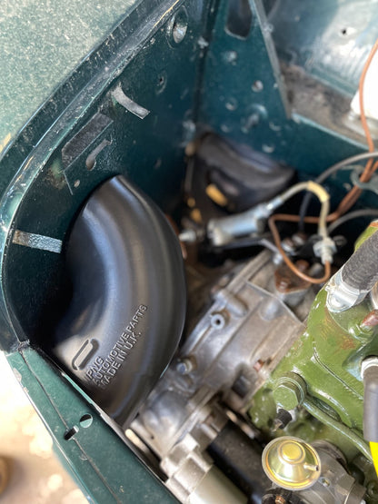 CZH1300 right-hand fresh air scoop fitted behind a Classic Mini roundnose front panel